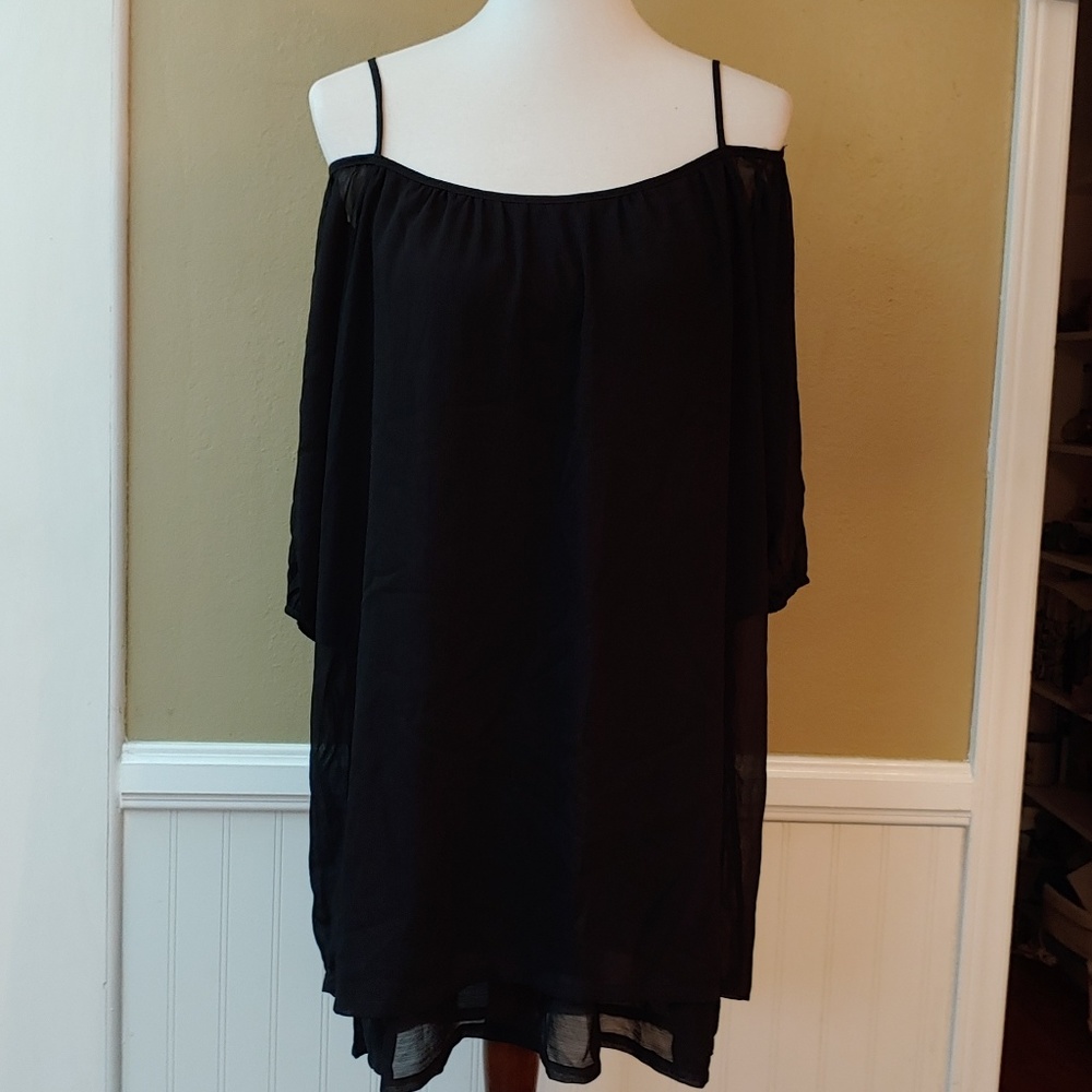 NWT Cold shoulder black loose fitting dress Large